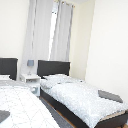 Cheerful 4 Bedroom House In Greater 런던 외부 사진