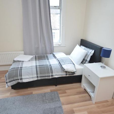 Cheerful 4 Bedroom House In Greater 런던 외부 사진