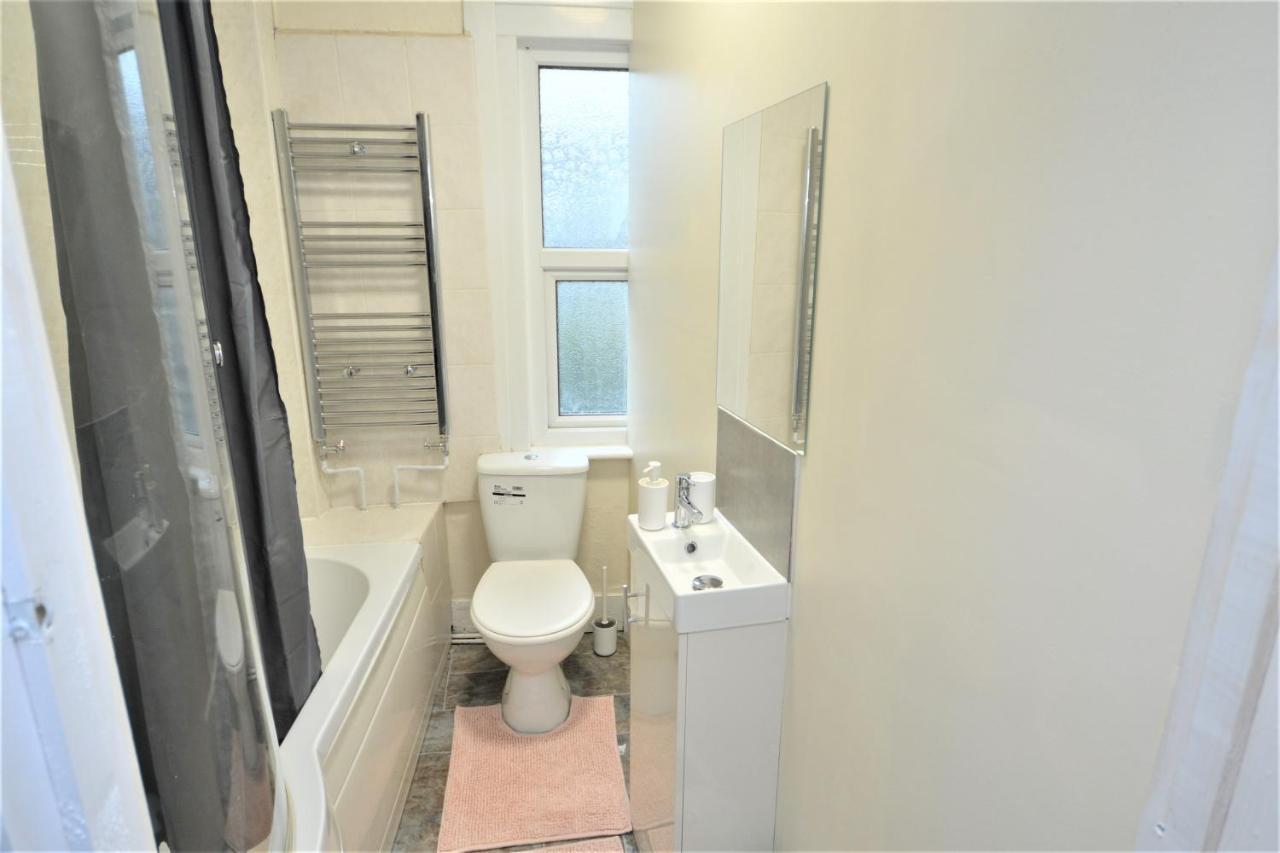 Cheerful 4 Bedroom House In Greater 런던 외부 사진