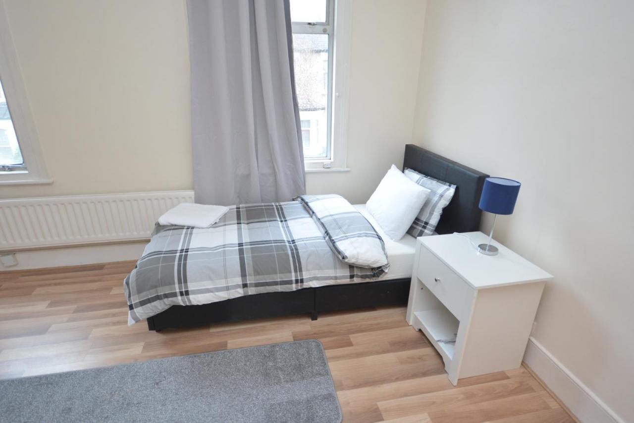 Cheerful 4 Bedroom House In Greater 런던 외부 사진
