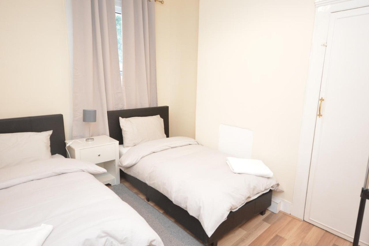 Cheerful 4 Bedroom House In Greater 런던 외부 사진