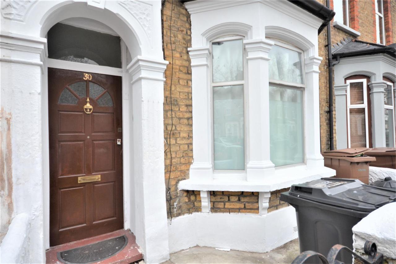 Cheerful 4 Bedroom House In Greater 런던 외부 사진