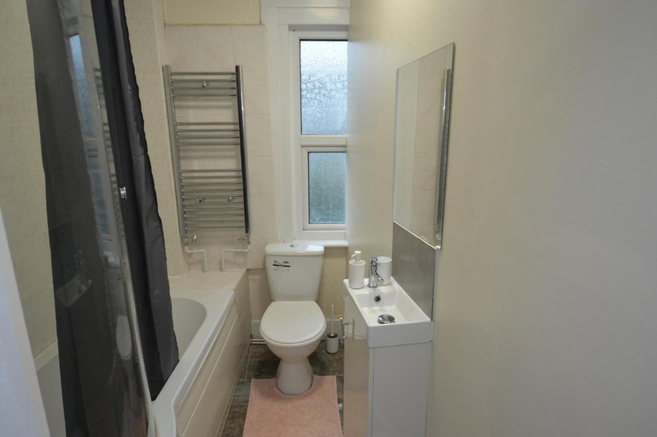 Cheerful 4 Bedroom House In Greater 런던 외부 사진