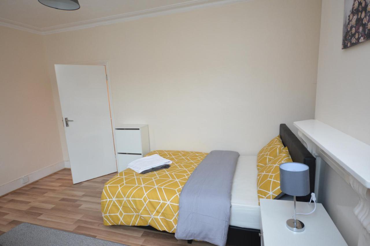 Cheerful 4 Bedroom House In Greater 런던 외부 사진