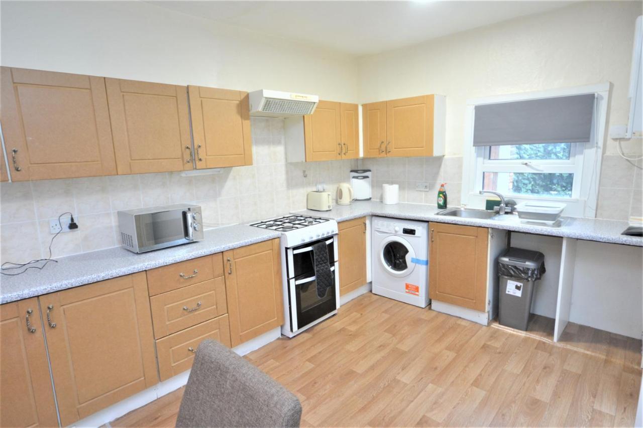 Cheerful 4 Bedroom House In Greater 런던 외부 사진