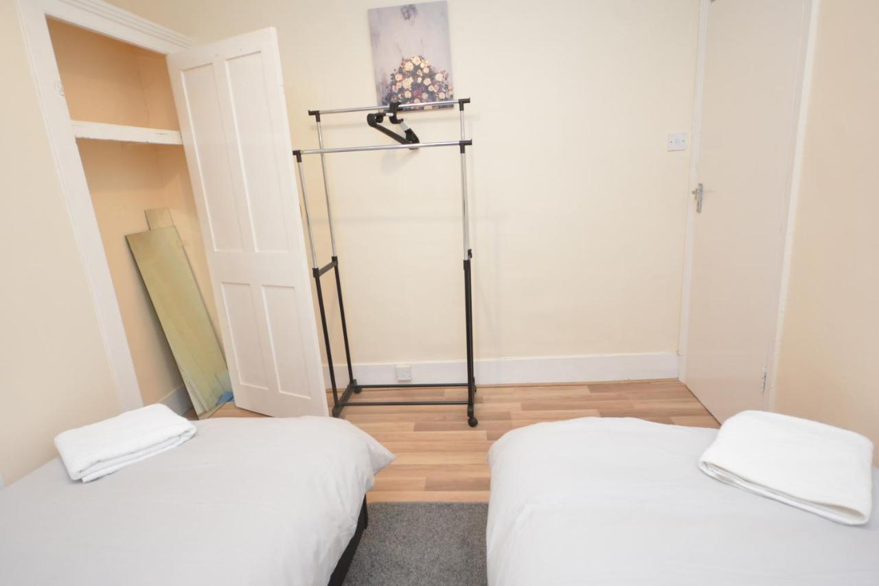 Cheerful 4 Bedroom House In Greater 런던 외부 사진