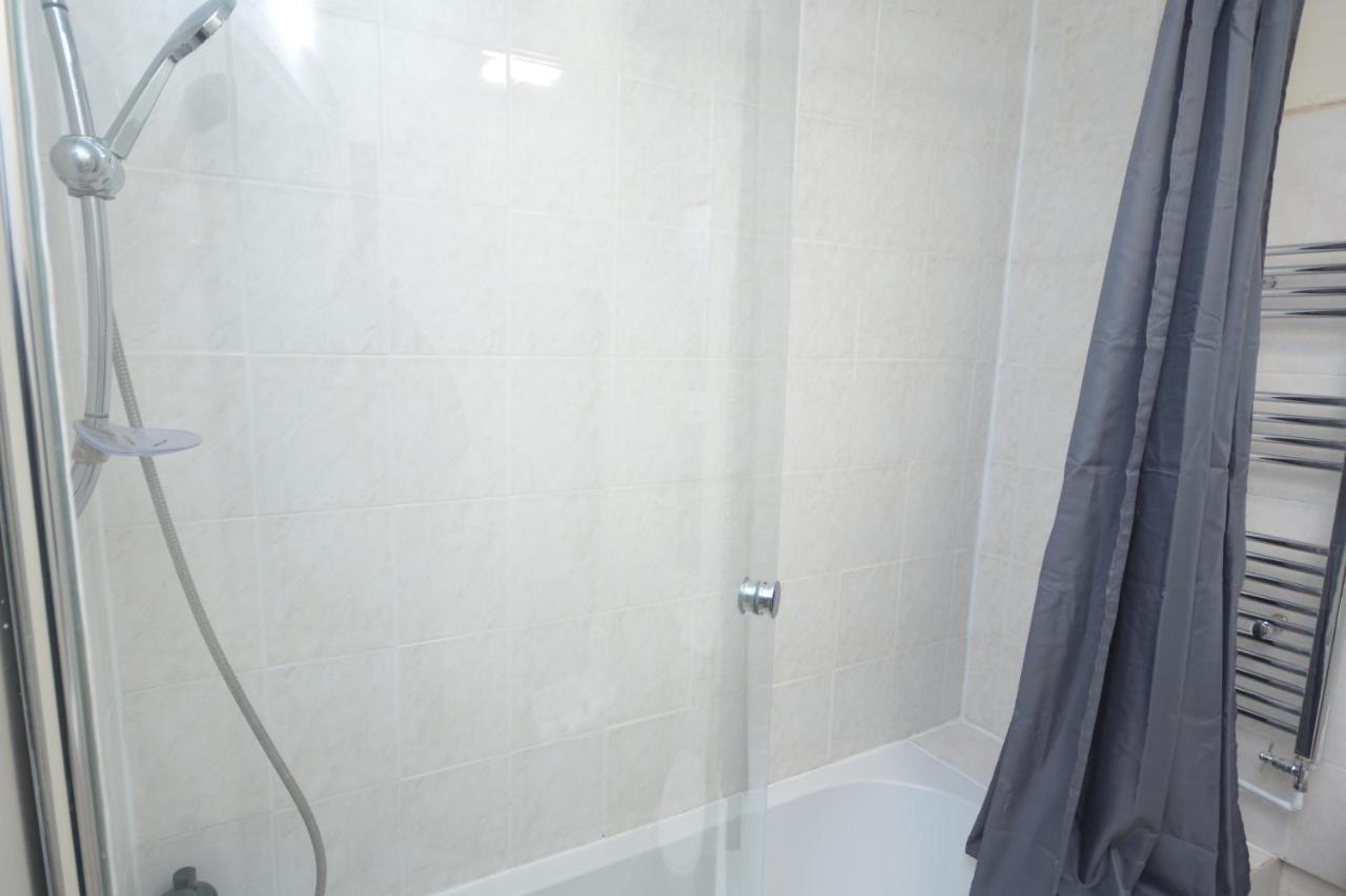 Cheerful 4 Bedroom House In Greater 런던 외부 사진