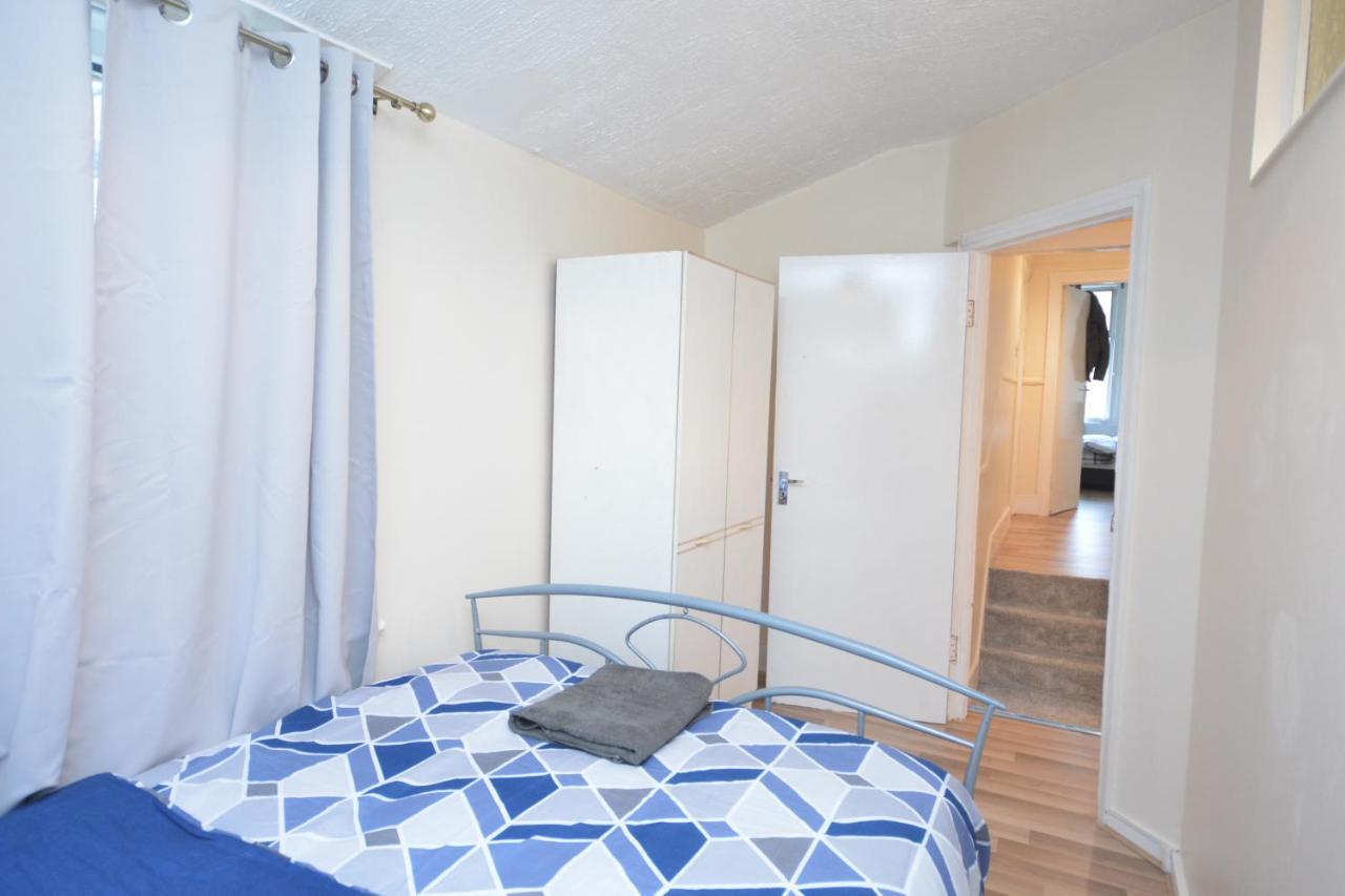 Cheerful 4 Bedroom House In Greater 런던 외부 사진