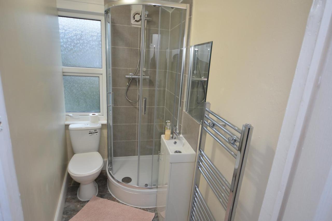 Cheerful 4 Bedroom House In Greater 런던 외부 사진