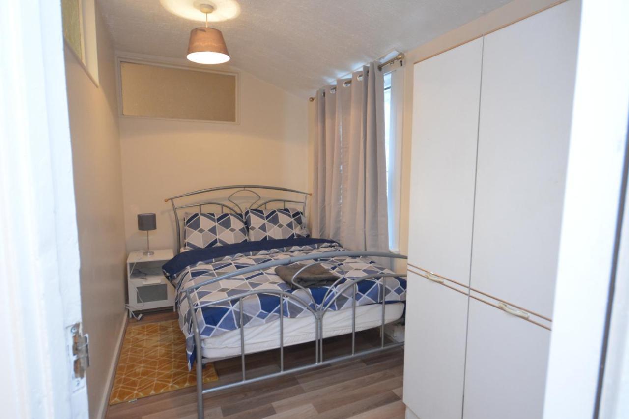 Cheerful 4 Bedroom House In Greater 런던 외부 사진