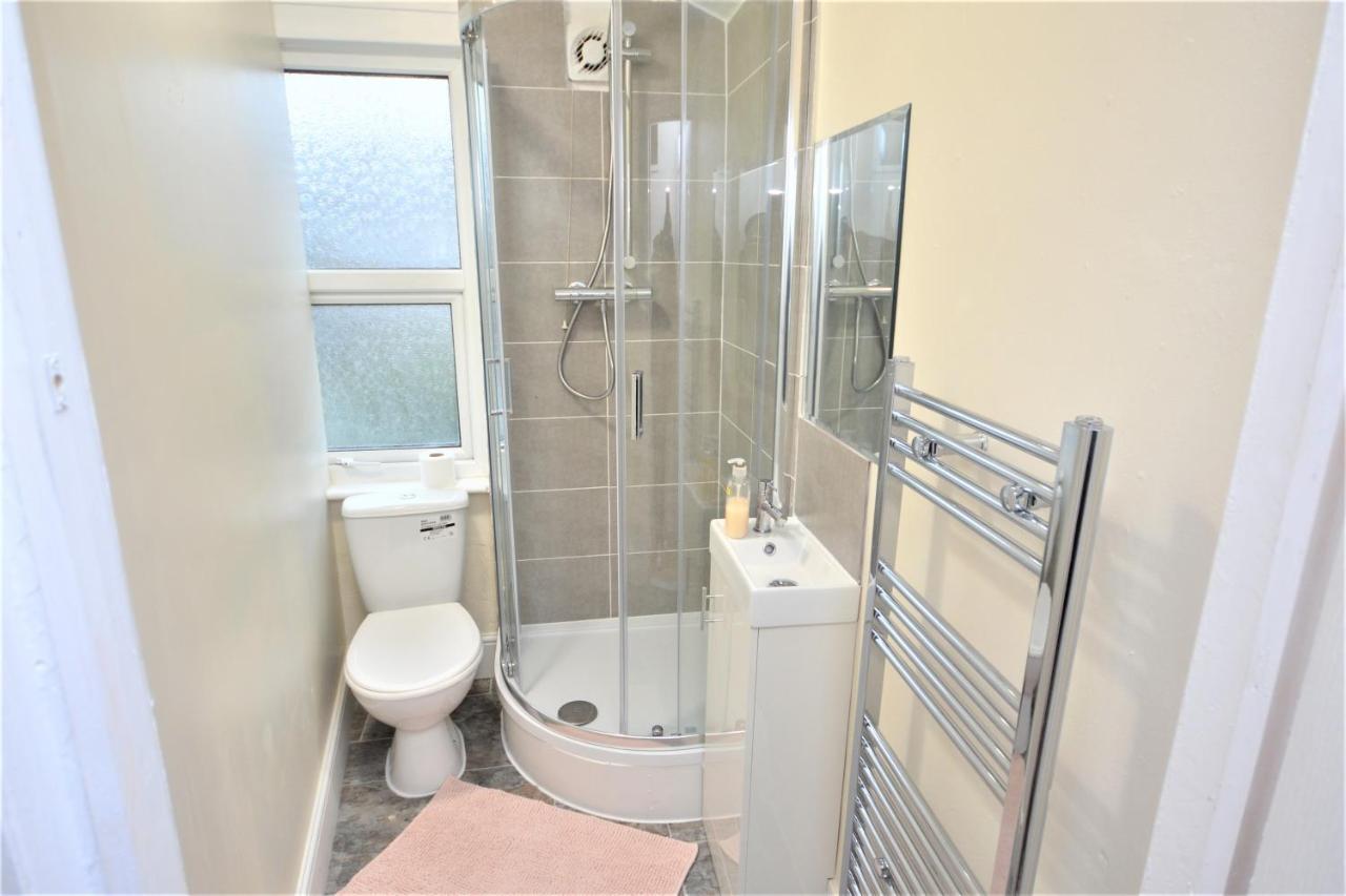 Cheerful 4 Bedroom House In Greater 런던 외부 사진