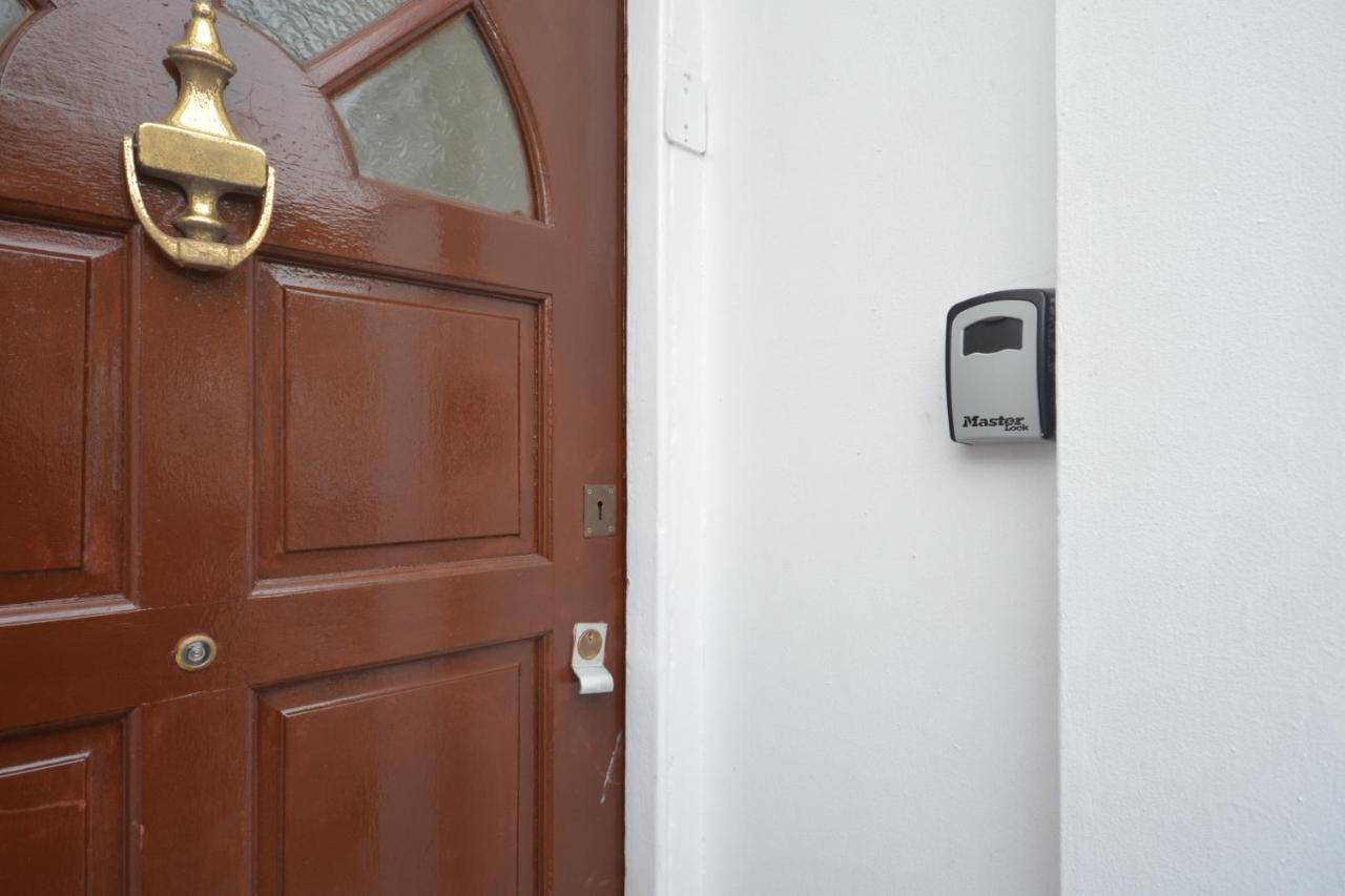 Cheerful 4 Bedroom House In Greater 런던 외부 사진
