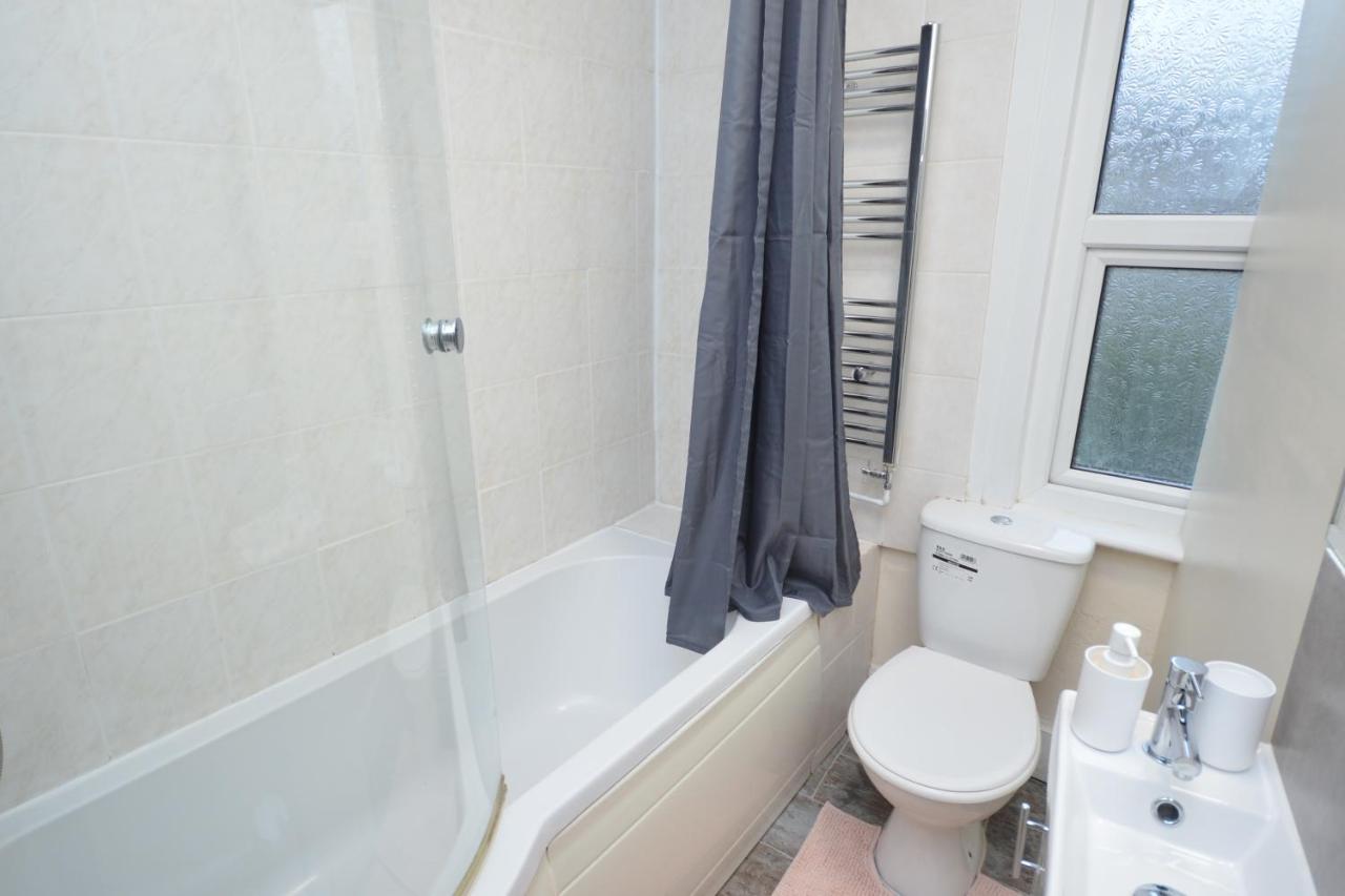Cheerful 4 Bedroom House In Greater 런던 외부 사진