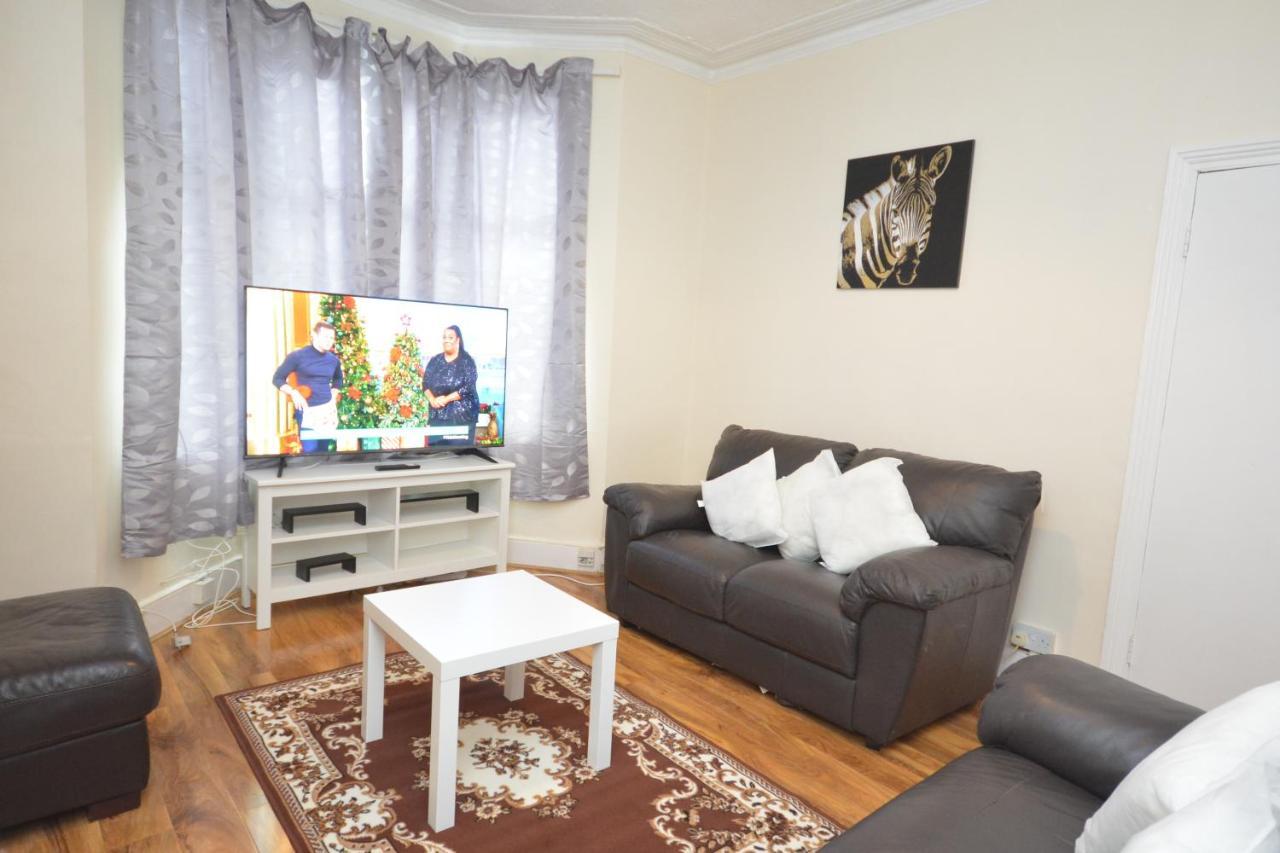Cheerful 4 Bedroom House In Greater 런던 외부 사진