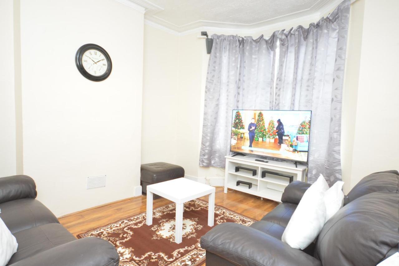 Cheerful 4 Bedroom House In Greater 런던 외부 사진